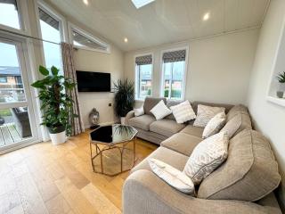 2 Bedroom Log Cabin - 8