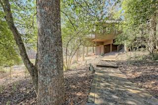 The Burrow - Cozy Fireplace Community Amenities Modern Interior - Holcomb - 5