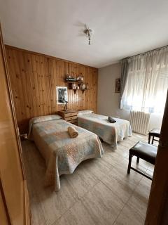 Amplio y Comodo Chalet en Zaragoza con piscina y tenis - Saragoça - 1