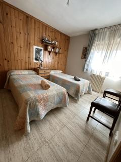 Amplio y Comodo Chalet en Zaragoza con piscina y tenis - Saragoça - 2