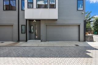 Unwind in Opulence 4BR 4BA Near Broadway - 3