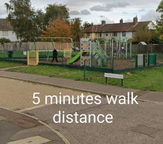 Modern And Spacious 3 Bedroom Family House with Workspace - Colchester - 6