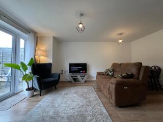 Cozy 3 Bed - Prime Location - 3