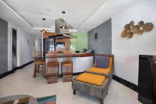Kata Beach Luxury Condo - Spacious - Exquisitely Furnished - 6min walk to beach - 2025 Booking Traveller Award Winner - Strand Kata - 1