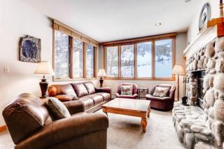 Highlands Lodge 304 by East West Hospitality - 5