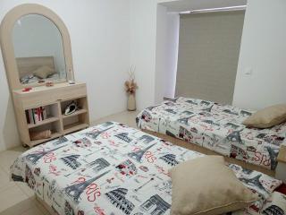 2 Bed Flat - Sleeps 6 - Pets - Pool - Smoking - 4