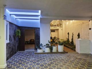 Encantador y Eficiente Apto 5 Familiar Primer Nivel - 2