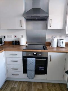 Modern Entire 3-Bedroom House in Rugby - 1