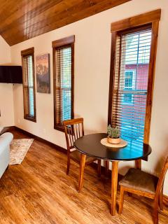 Elk Ridge Village 301C Cozy Cabin with lake and mountain views - Lakeside - 2