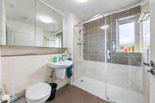 Reading Deluxe-Contractor,Business,Family,Parking In Reading - 6