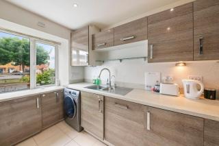 Reading Deluxe-Contractor,Business,Family,Parking In Reading - 1