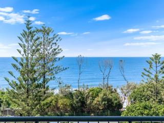 Alex Beachfront Apartment - Alexandra Headland - 4