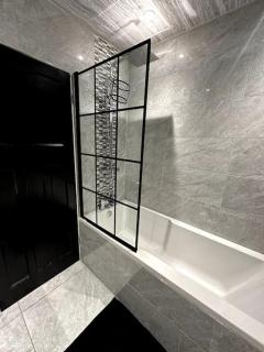 Luxury 2-BR house AO arena & City & Old Trafford - Manchester - 3