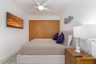 Private and heated POOL with ARCH VIEW new condo! - El Pueblito - 3