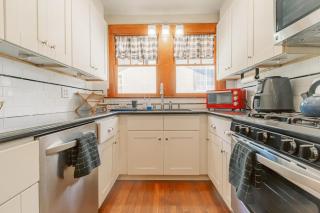 Cozy 3 Bedroom Hollywood Home- Quick Walk To All Tourist Spots! - Los Angeles - 3