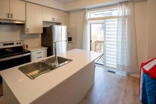 Brand New Cozy, Modern, & Instaworthy House! - Oshawa - 5