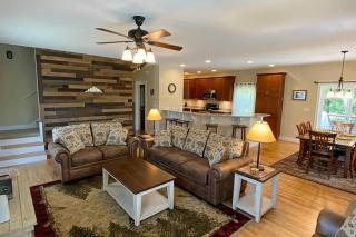 River Rock Cabin - Comfortable, Private Home with King Beds & Mountain Views - Horse Shoe - 5