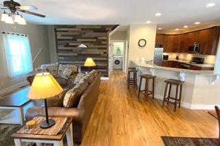 River Rock Cabin - Comfortable, Private Home with King Beds & Mountain Views - Horse Shoe - 4