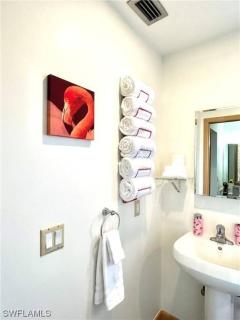 Beautiful 3 Bed House with pool - 9