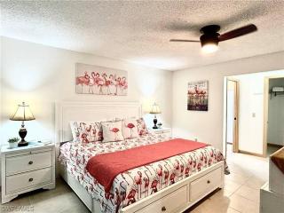 Beautiful 3 Bed House with pool - 7