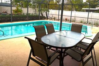 Beautiful 3 Bed House with pool - 6