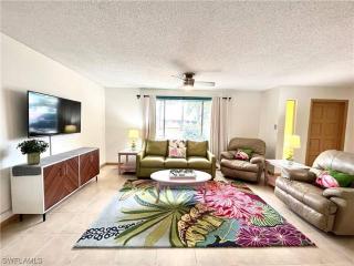 Beautiful 3 Bed House with pool - 4