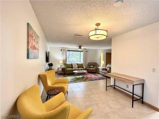 Beautiful 3 Bed House with pool - North Fort Myers - 2