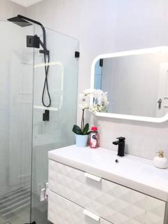 Beachfront Building on Bondi Beach - Sydney - 6