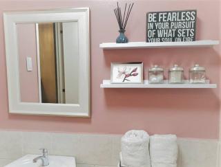 Pet-Friendly Chic Stay Near Acacia Estates & BGC - Manila - 9