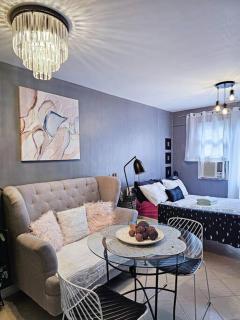 Pet-Friendly Chic Stay Near Acacia Estates & BGC - Manila - 6