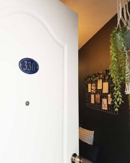 Pet-Friendly Chic Stay Near Acacia Estates & BGC - Manila - 2
