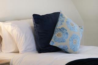 Large 3 Bedroom Home With Private Driveway Parking - Perfect For Contractors, Families, & Relocators - 4