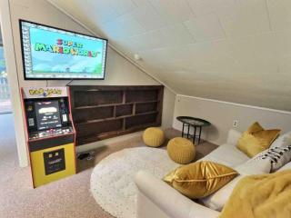 DancingBears- 8BR, 2 Hot Tubs, 2 Homes, Game Room, AC! - Killington - 1