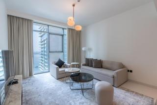 Luxury Apartment with Private Beach Access - Dubai - 4