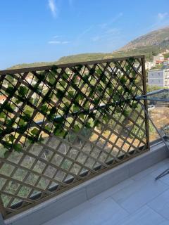 Apartment in the center of the city 6 minutes walk from the Beach - Himare - 2