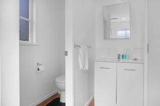 Sunny Beam Guest Suite with Parking and Kitchenette - Auckland - 6