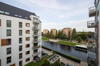 Minimalistyczny Apartament w Gdańsku z Widokiem na Rzekę by Noclegi Renters - Gdańsk - 0