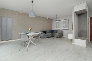 Minimalistyczny Apartament w Gdańsku z Widokiem na Rzekę by Noclegi Renters - Gdańsk - 5