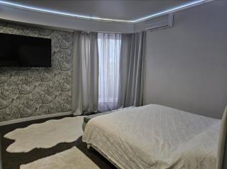 Lux on the centr - 2