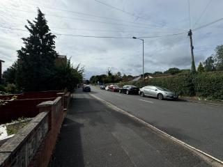 Spacious Home, Walk to City Centre & Free Parking - 2