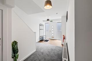 Prime Central Living 5-Bedroom 3-Bath Spacious House - 5