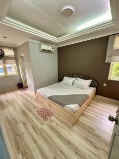 De One Homestay Bayu Emas Near Beach - 5