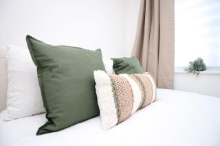 5 bedroom sleeps 10 | City Centre Newport - Newport - 8