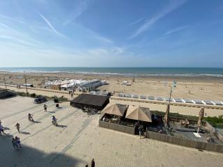 2 slaapkamer appartement op de dijk van Westende met frontaal zeezicht - Middelkerke - 0