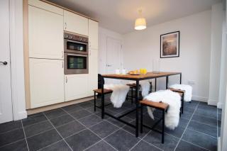 5 bedroom sleeps 10 | City Centre Newport - Newport - 9