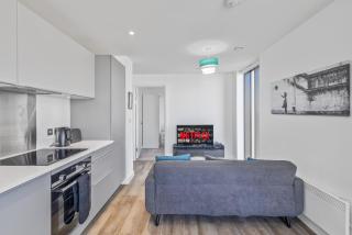 Luxury 2 Bedroom Apartment, On Broad Street! - Birmingham - 4