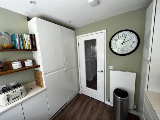 2 Bedroom Eco House with South Facing Balcony - Nottingham - 7