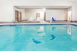 Travelodge by Wyndham Longmont - Longmont - 7