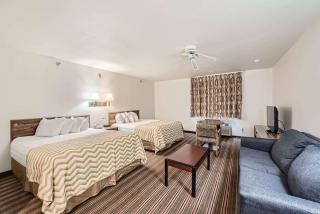 Travelodge by Wyndham Longmont - Longmont - 4