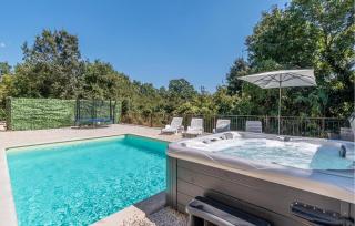 Gorgeous Home In Trosti With Jacuzzi - Rojnići - 9